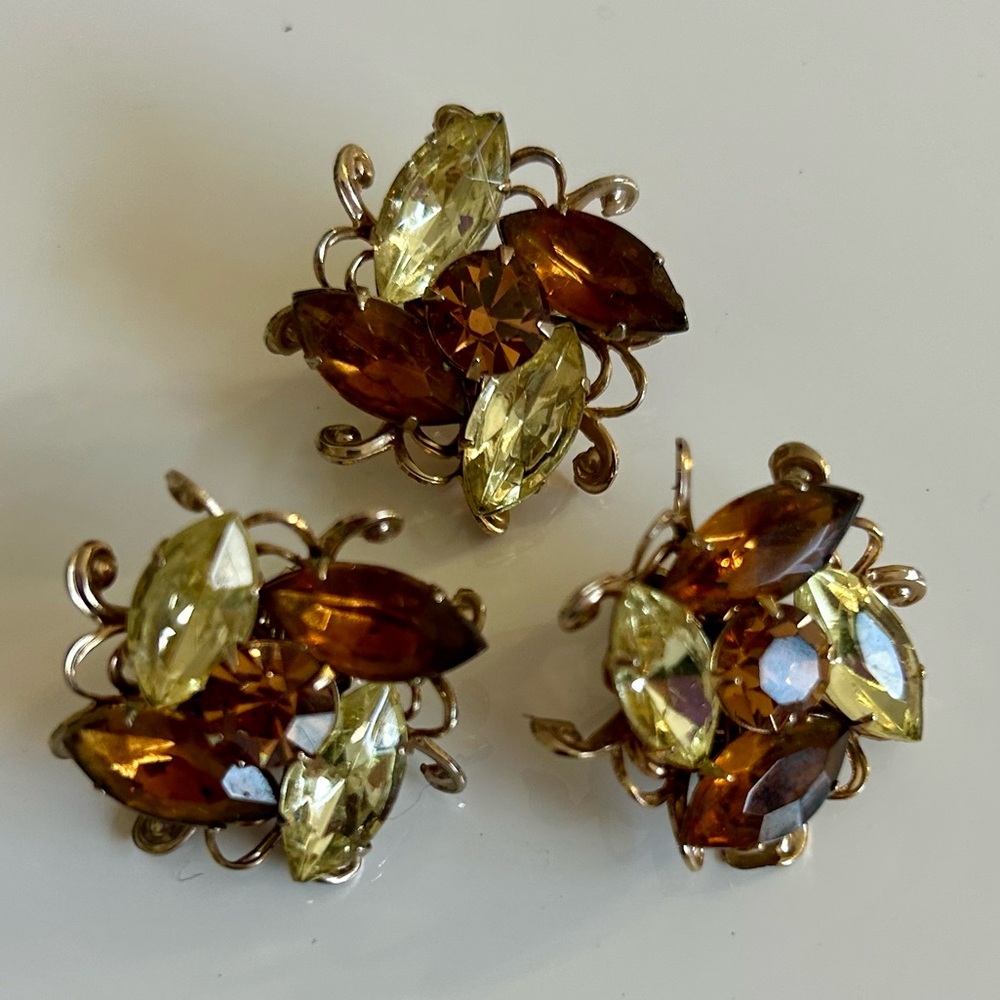 LOVELY vintage brooch and earrings set